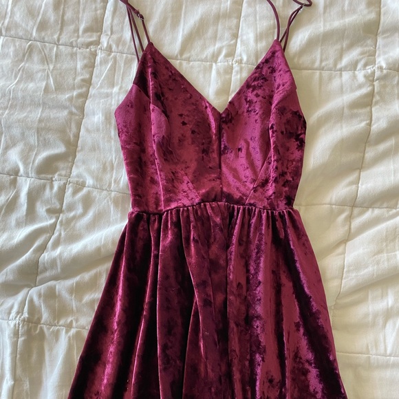 Crushed Velvet Soft Strappy Back V Neck Romper - Picture 3 of 4